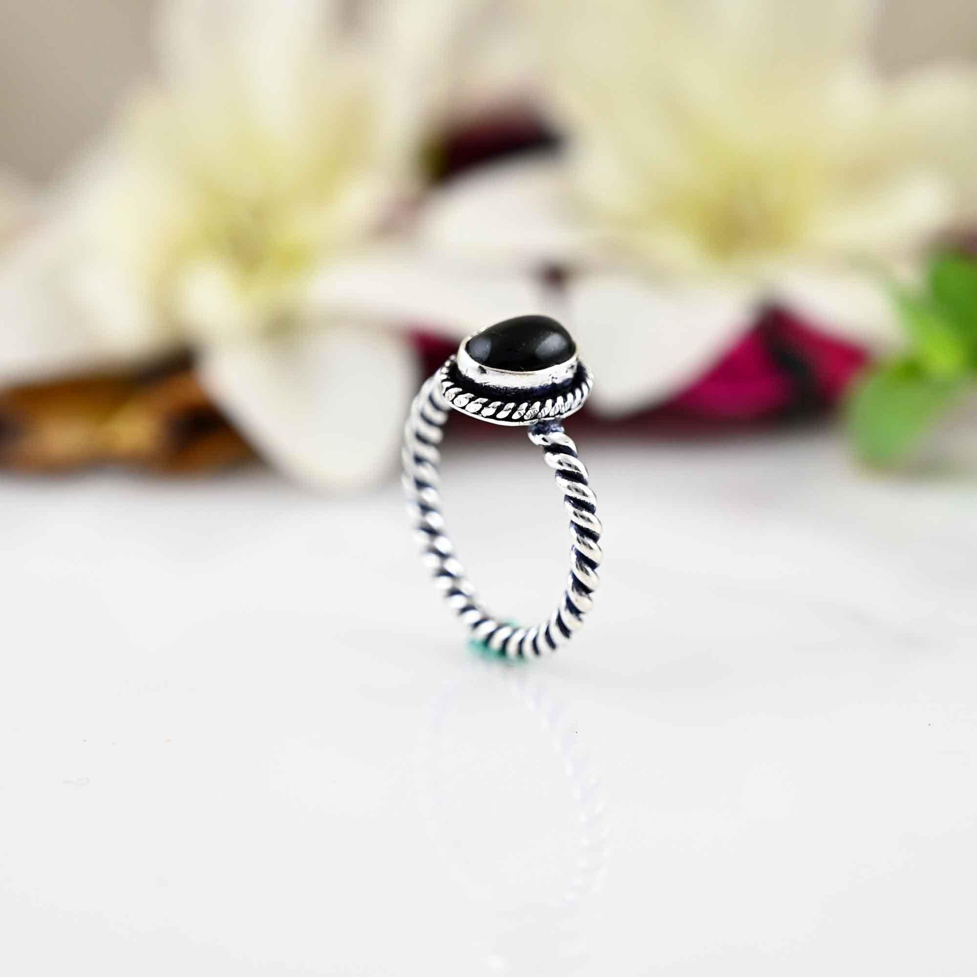 Dainty Black Onyx Ring, silver band ring, Stackable band, black stone ring, Handmade Ring, Black Gemstone, Delicate Everyday Ring