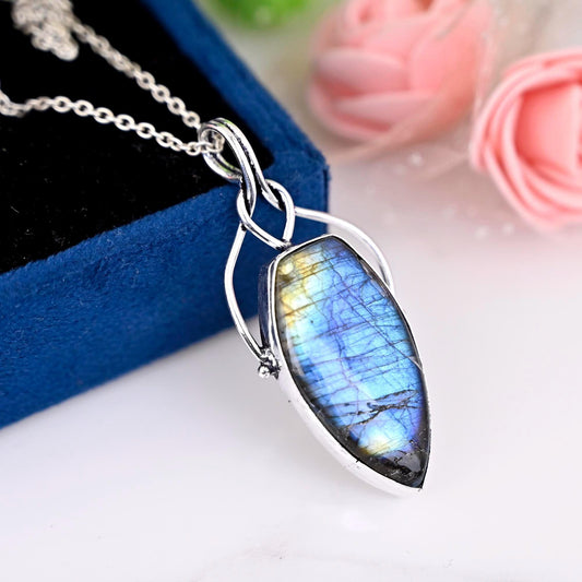 Arrowhead Gem Necklace, Long Labradorite Pendant, Labradorite Shield Necklace , Gemstone Long Necklace, Labradorite Chunky Silver Necklace
