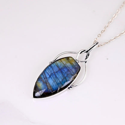 Arrowhead Gem Necklace, Long Labradorite Pendant, Labradorite Shield Necklace , Gemstone Long Necklace, Labradorite Chunky Silver Necklace