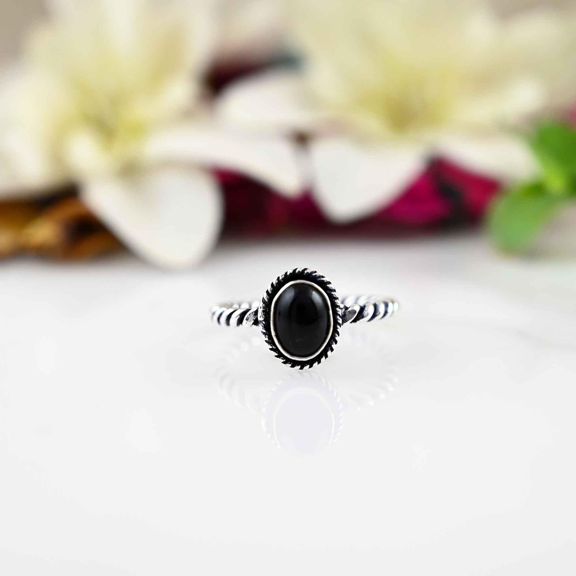 Dainty Black Onyx Ring, silver band ring, Stackable band, black stone ring, Handmade Ring, Black Gemstone, Delicate Everyday Ring