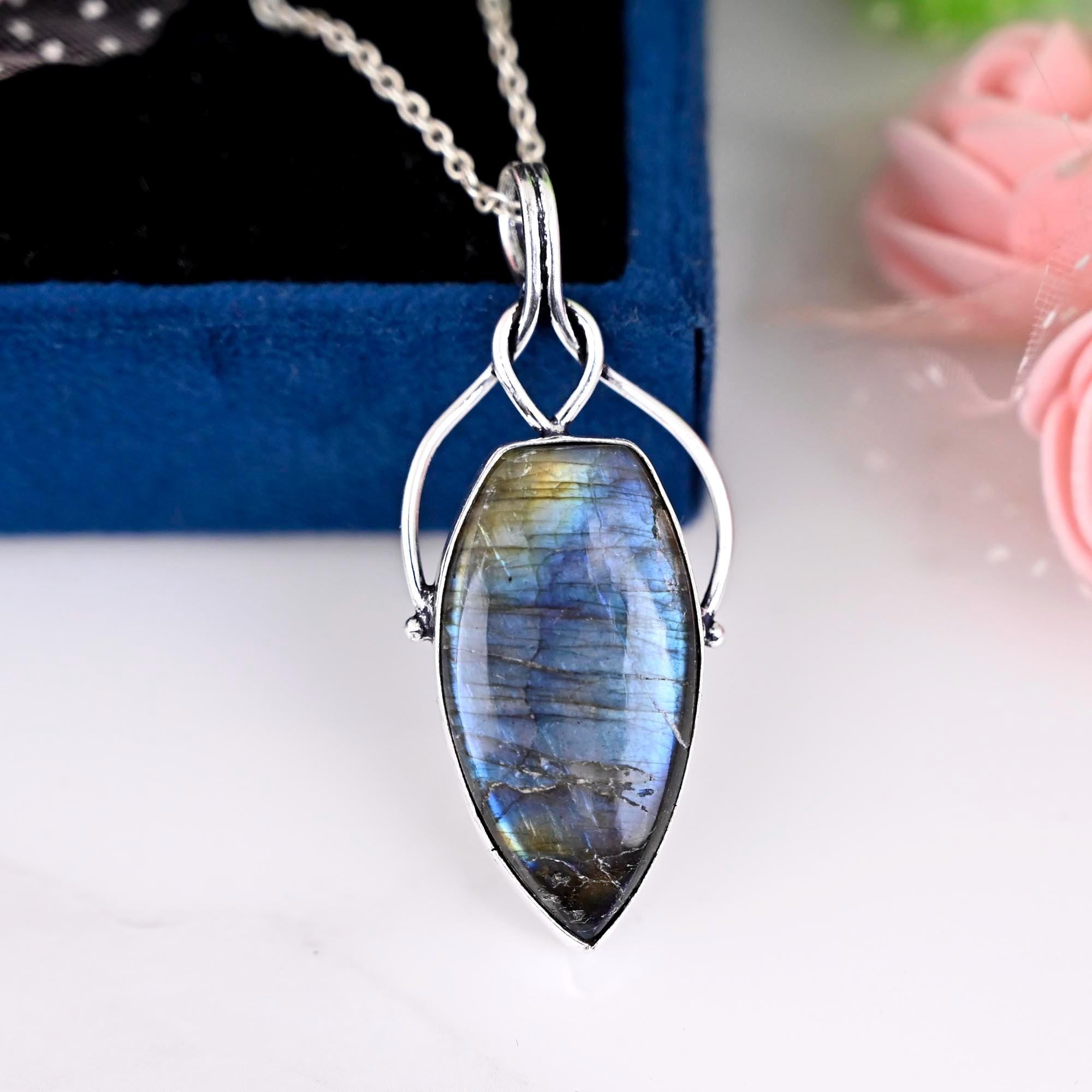 Arrowhead Gem Necklace, Long Labradorite Pendant, Labradorite Shield Necklace , Gemstone Long Necklace, Labradorite Chunky Silver Necklace